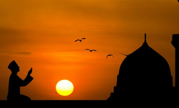 Islamic prayer at dusk. Image by Mohamed Hassan from Pixabay