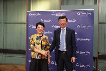 Queen Mary welcomes first cohort of students through new transnational education partnership in China Professor Wen Wang welcomed a senior delegation from UIBE, led by Professor Jun Wen.